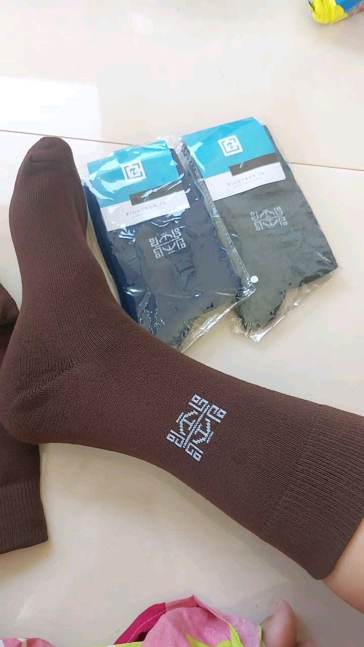 Rightbox ID, Grosir Kaos Kaki Pria, Motif Kantor, Pendek Setengah Betis - Foto ulasan pembeli
