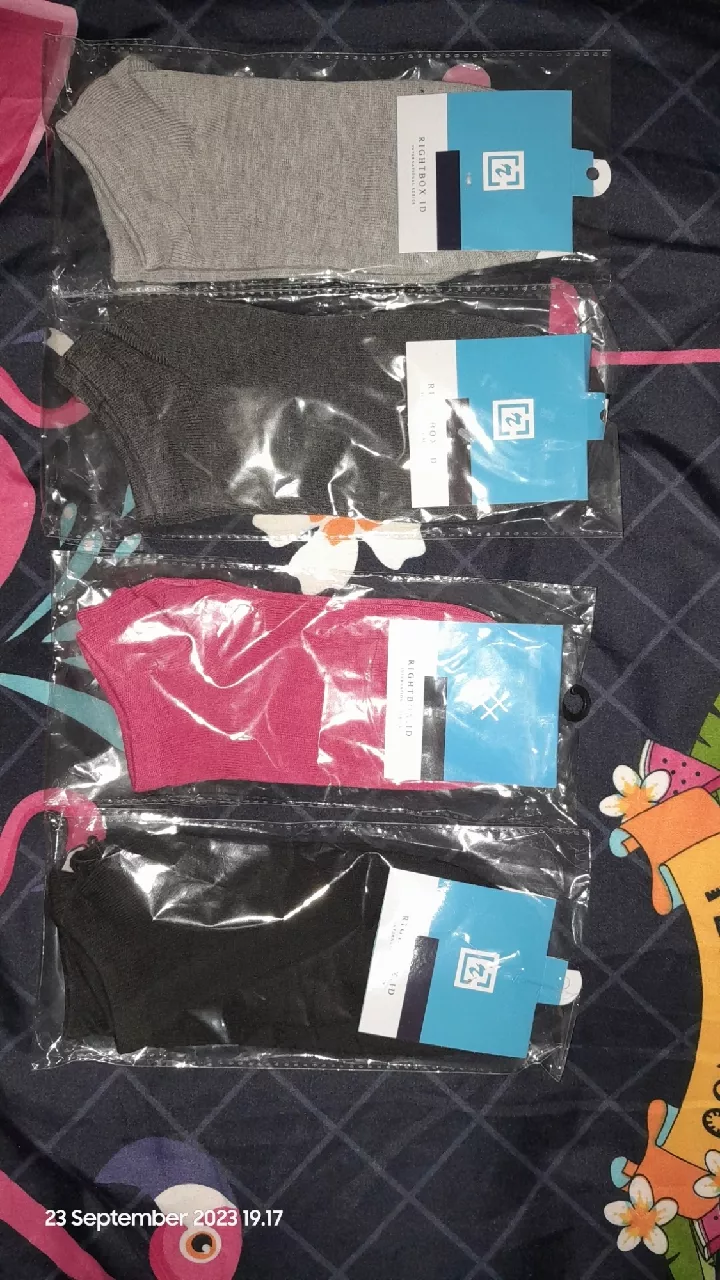 RIGHTBOX ID - Kaos Kaki Pendek Polos Semata Kaki Ankle Socks Premium Pria Wanita Dewasa Fit 37 -43 - Foto ulasan pembeli