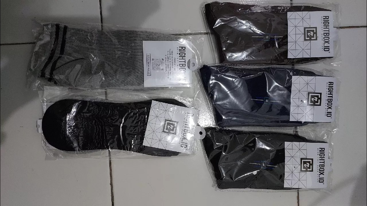 Rightbox, Paket 3 Pasang Kaos Kaki Kantor Rightbox, Motif Minimalis, Allsize Dewasa - Foto ulasan pembeli