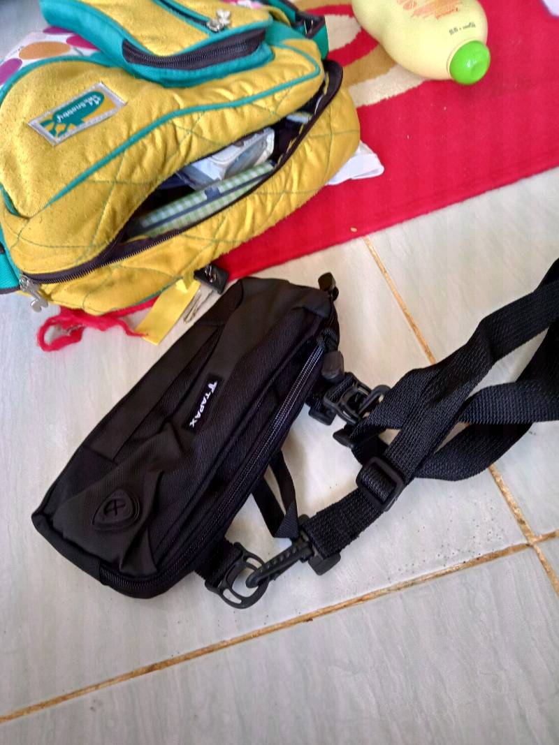 Tapaxco Tas Selempang Joy Unisex Cordura 3 Saku - Foto ulasan pembeli