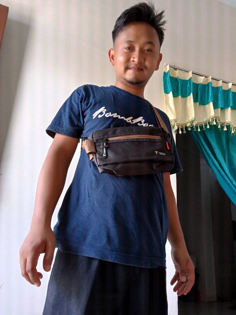 Tapaxco Tas Selempang Joy Unisex Cordura 3 Saku - Foto ulasan pembeli