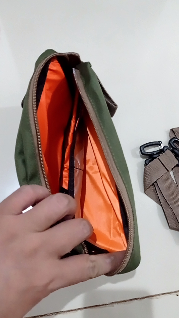 Tapaxco Tas Selempang Joy Unisex Cordura 3 Saku - Foto ulasan pembeli