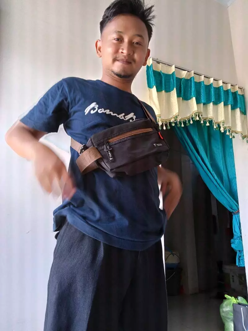 Tapaxco Tas Selempang Joy Unisex Cordura 3 Saku - Foto ulasan pembeli