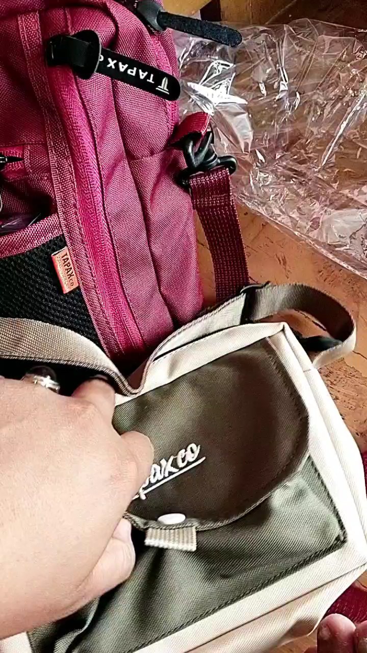 TAPAXCO Tas Selempang Pouch slingbag Tapax shecker unisex pria/wanita - Foto ulasan pembeli
