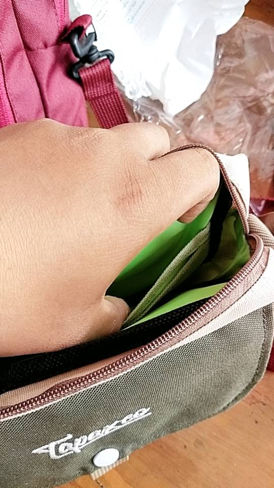 TAPAXCO Tas Selempang Pouch slingbag Tapax shecker unisex pria/wanita - Foto ulasan pembeli
