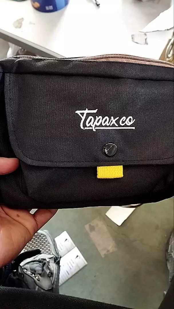 TAPAXCO Tas Selempang Pouch slingbag Tapax shecker unisex pria/wanita - Foto ulasan pembeli