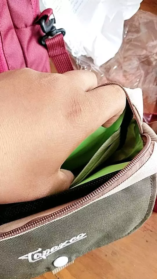 TAPAXCO Tas Selempang Pouch slingbag Tapax shecker unisex pria/wanita - Foto ulasan pembeli