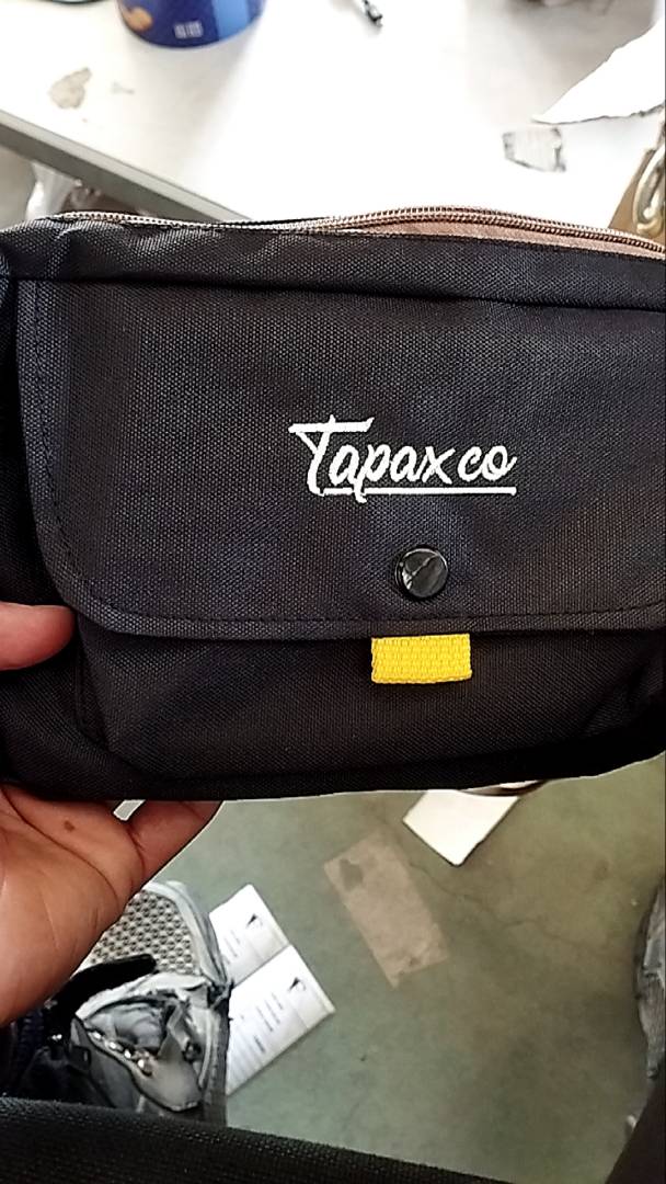 TAPAXCO Tas Selempang Pouch slingbag Tapax shecker unisex pria/wanita - Foto ulasan pembeli