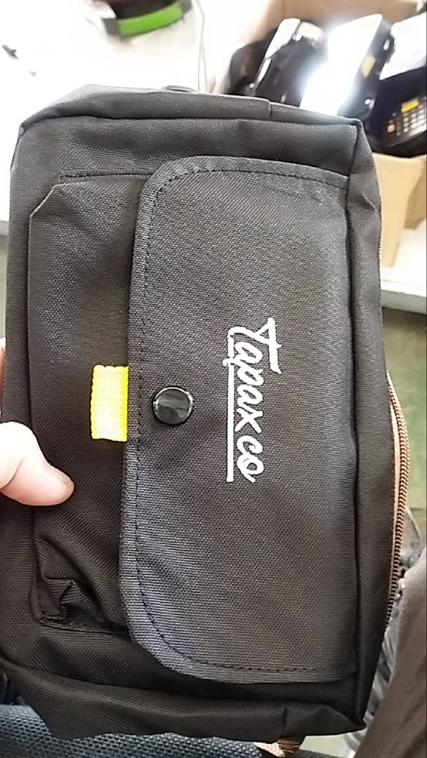 TAPAXCO Tas Selempang Pouch slingbag Tapax shecker unisex pria/wanita - Foto ulasan pembeli