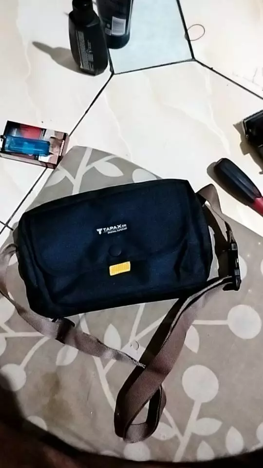 TAPAXCO Tas Selempang Pouch slingbag Tapax shecker unisex pria/wanita - Foto ulasan pembeli