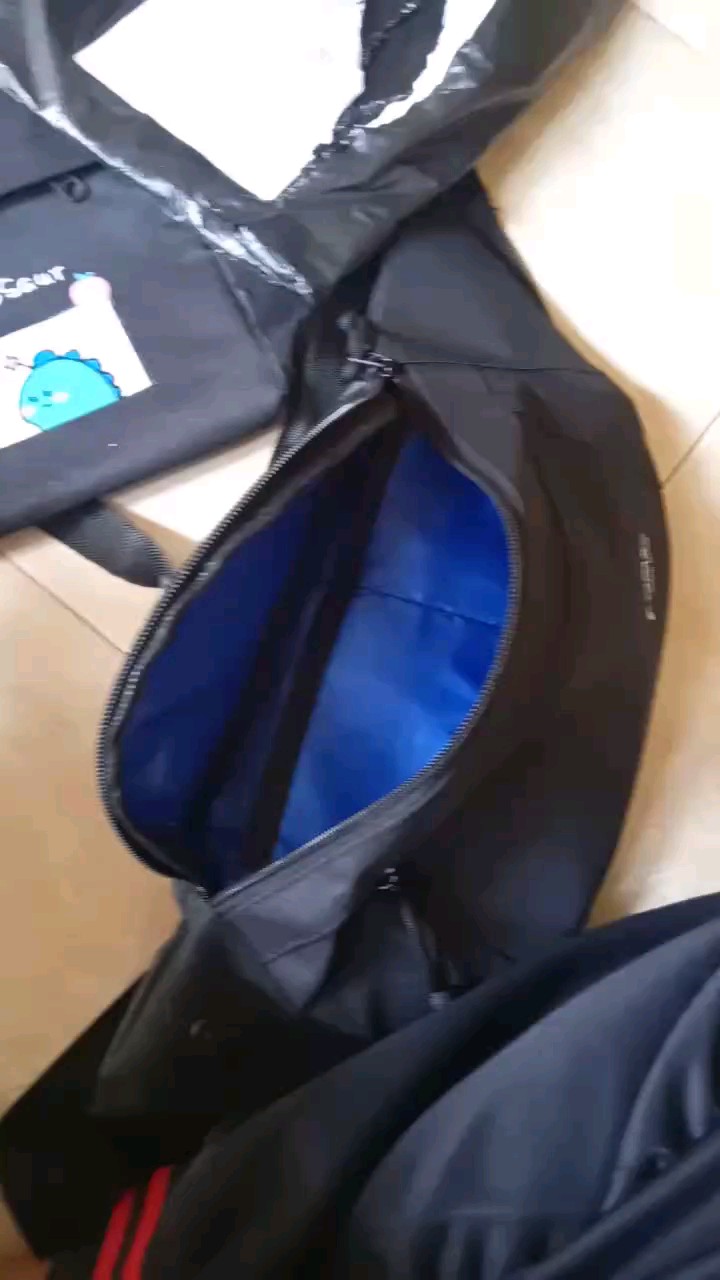 Tapaxco Tas Selempang Unisex Cordura Original - Foto ulasan pembeli