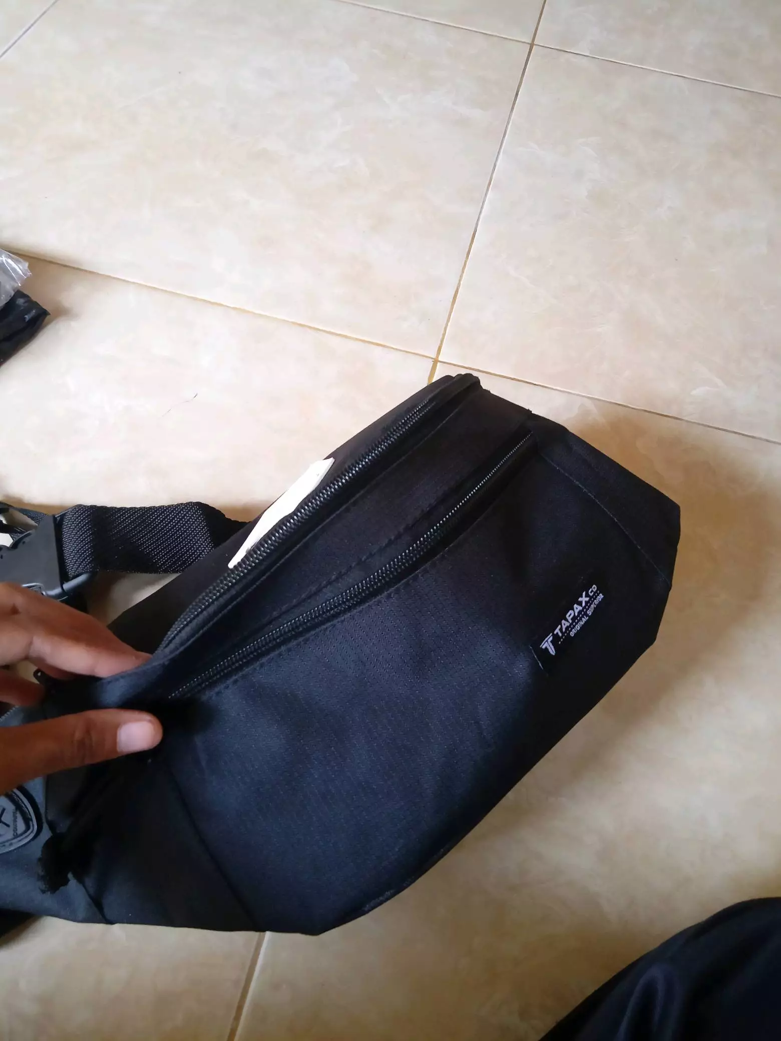 Tapaxco Tas Selempang Unisex Cordura Original - Foto ulasan pembeli