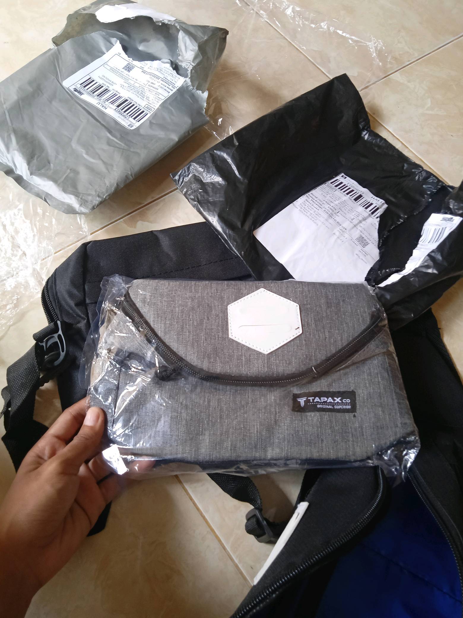 Tapaxco Tas Selempang Unisex Cordura Original - Foto ulasan pembeli
