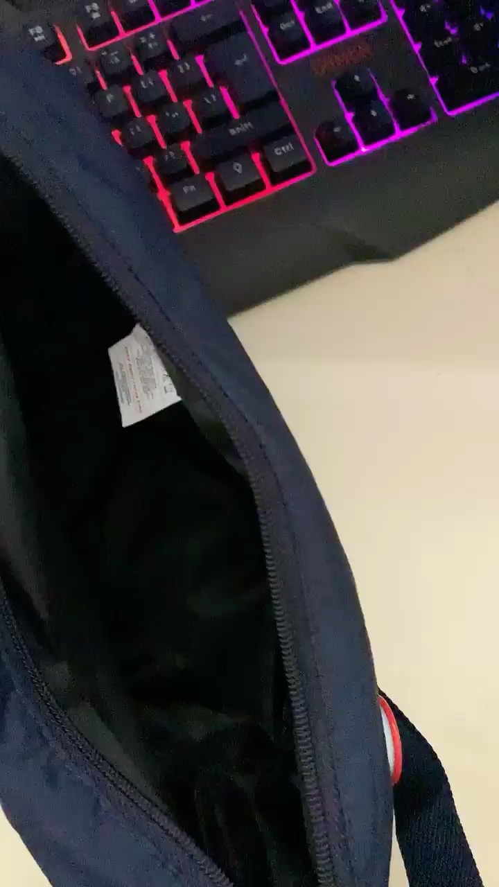 Tapaxco Tas Slingbag Unisex Nylon Free Pin - Foto ulasan pembeli