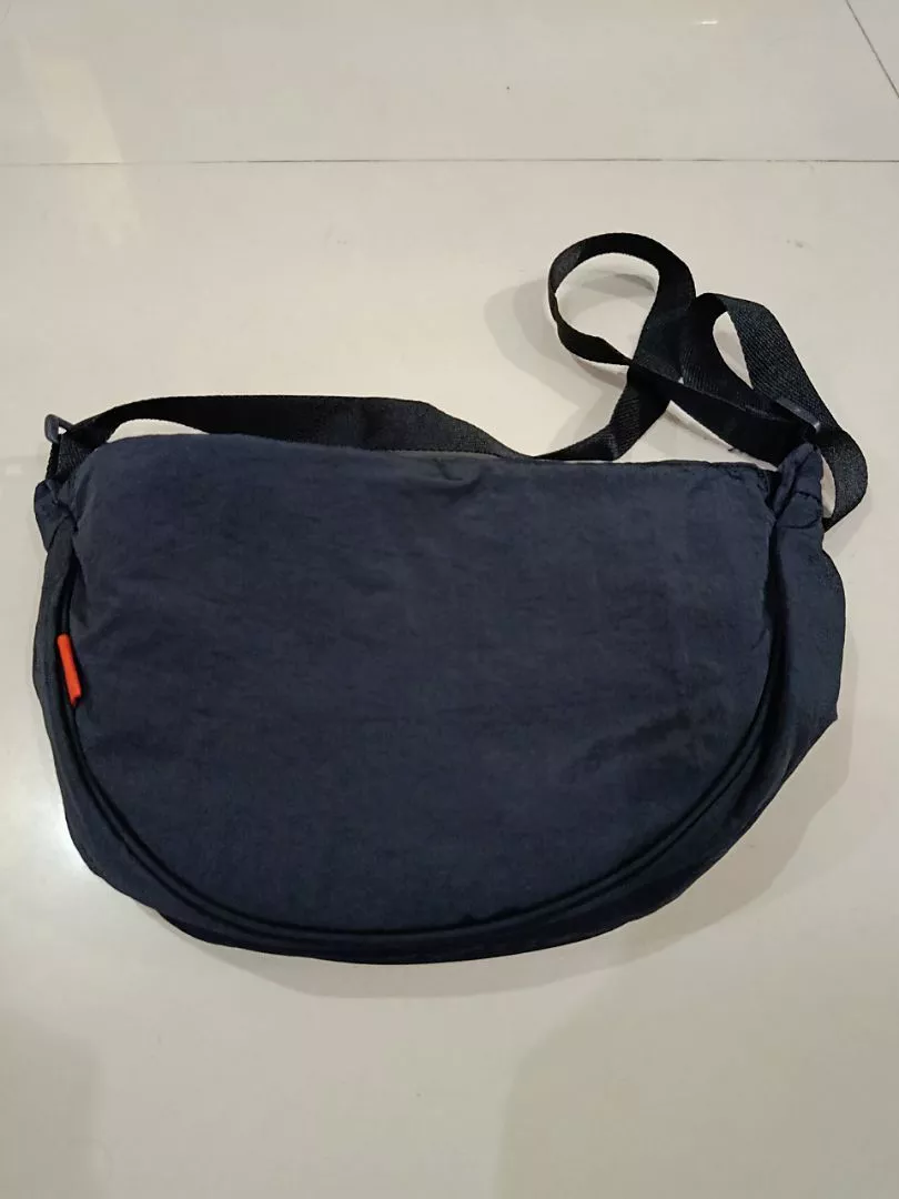 Tapaxco Tas Slingbag Unisex Nylon Free Pin - Foto ulasan pembeli