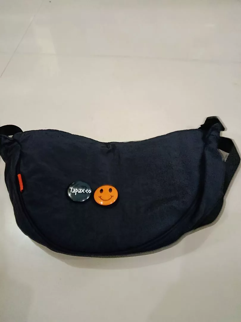 Tapaxco Tas Slingbag Unisex Nylon Free Pin - Foto ulasan pembeli