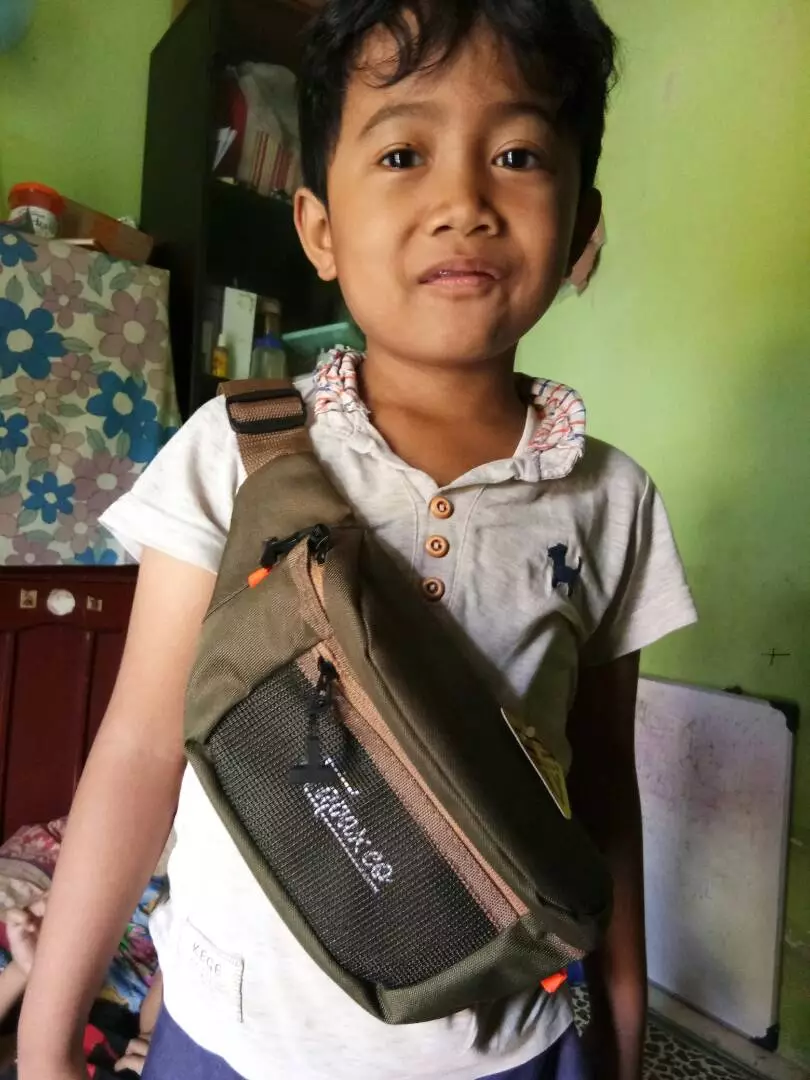 TAPAXCO Tas Waistbag Selempang Pria Tapax Taka - Foto ulasan pembeli