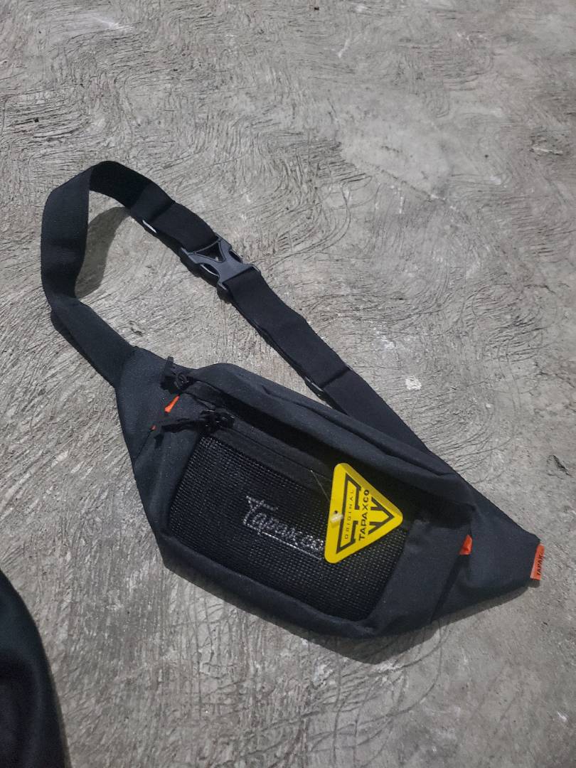 TAPAXCO Tas Waistbag Selempang Pria Tapax Taka - Foto ulasan pembeli