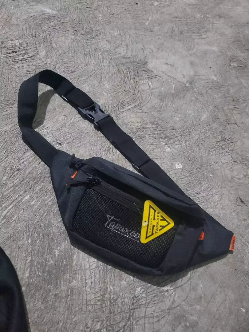TAPAXCO Tas Waistbag Selempang Pria Tapax Taka - Foto ulasan pembeli