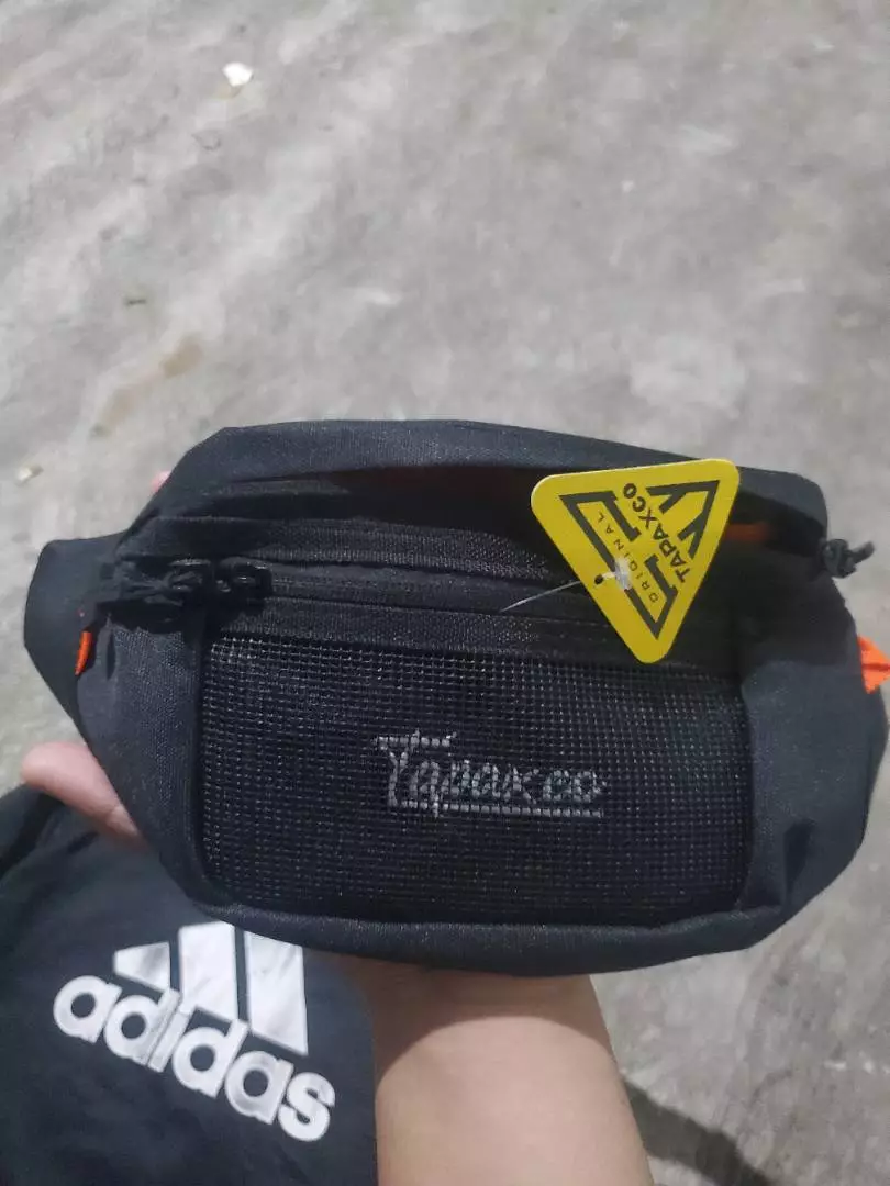 TAPAXCO Tas Waistbag Selempang Pria Tapax Taka - Foto ulasan pembeli