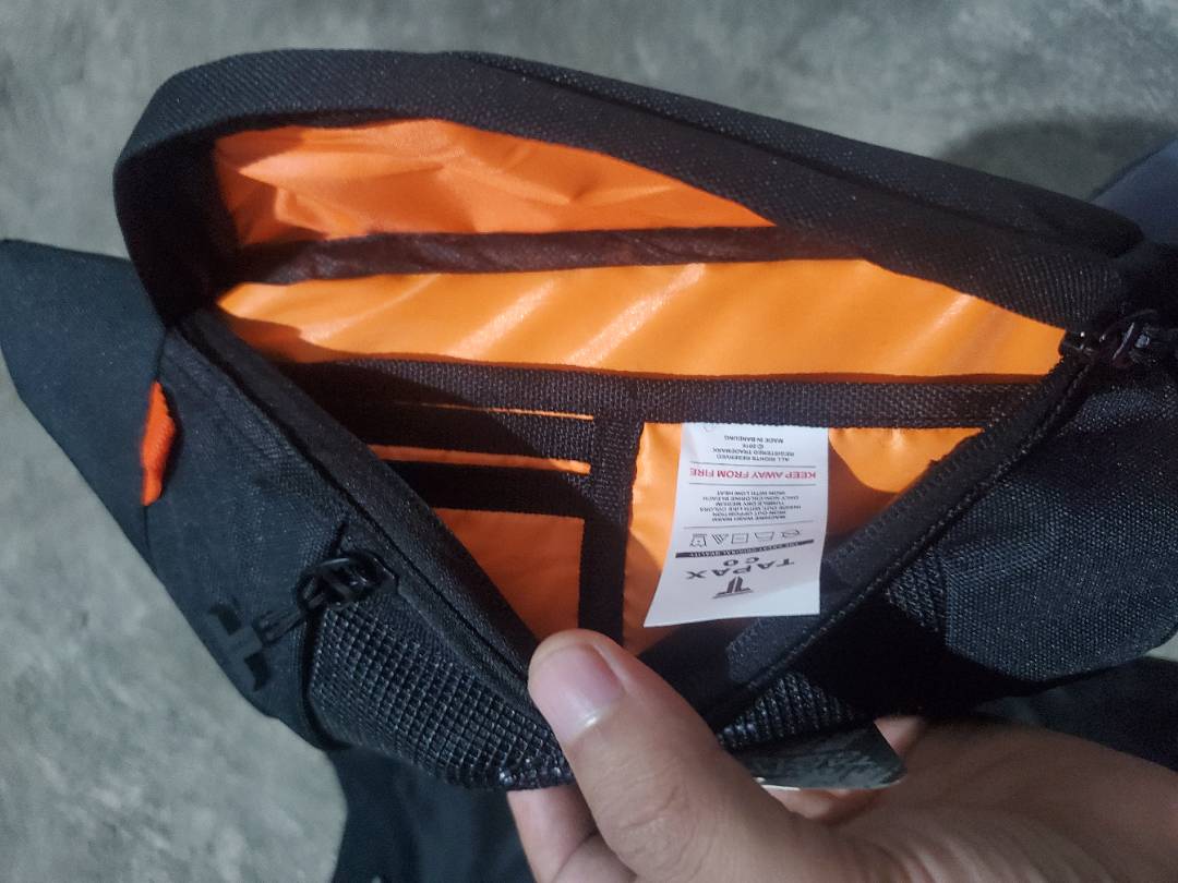 TAPAXCO Tas Waistbag Selempang Pria Tapax Taka - Foto ulasan pembeli