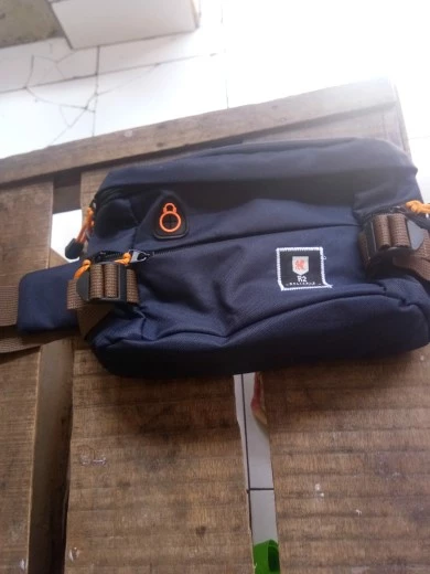 Tas Pinggang Pria R2 006 Unisex 4 Kompartemen - Foto ulasan pembeli