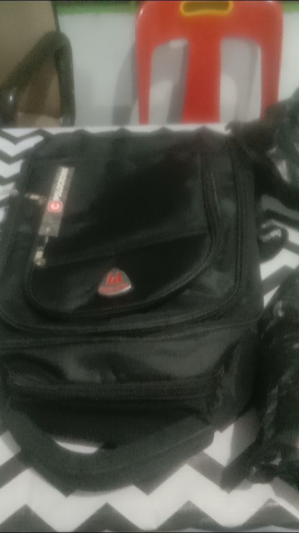 Tas Polo Star 18 IN EXPANDABLE Tas Ransel Kerja Tas sekolah Kunci Usb Port POLO Import - Foto ulasan pembeli