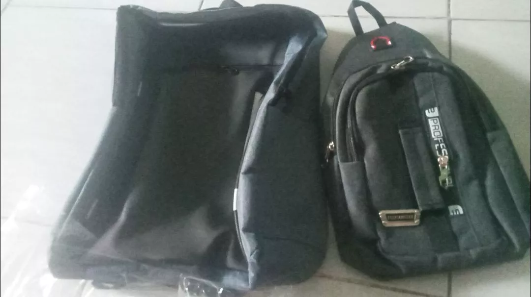 Tas Ransel Laptop Travel Bag Tas Premium Anti Air - Foto ulasan pembeli