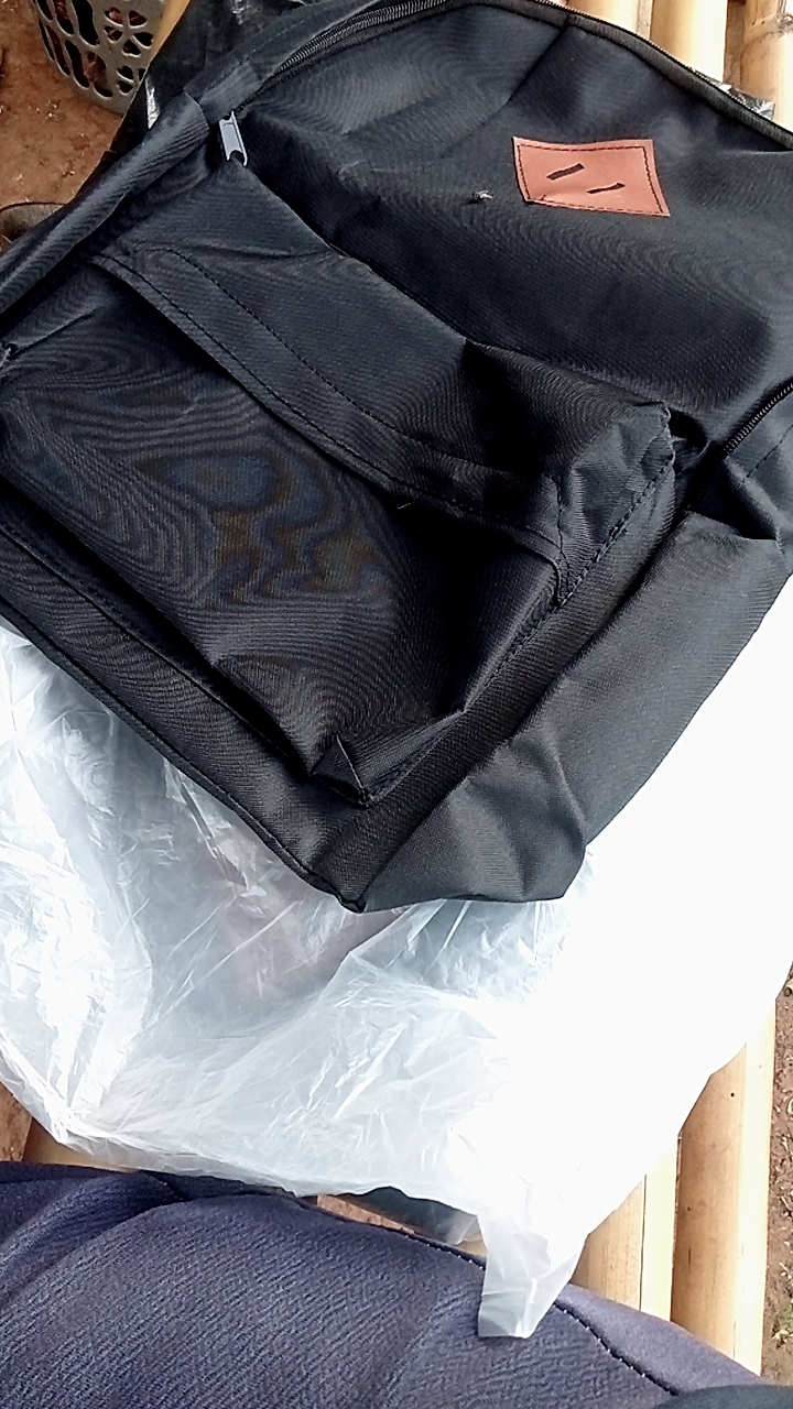 Tas Ransel Remaja Motif CLASIC Unisex Casual Backpack Bahan Kanvas Desain Simpel,Kuat,Tidak Mudah Luntur Dan Awet - Foto ulasan pembeli