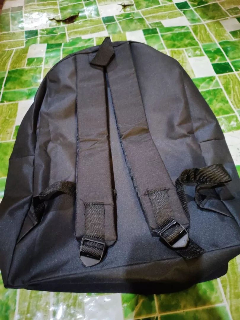 Tas Ransel Sekolah Polos Pria Wanita - Desain Simpel, Ringan, Uniseks Ukuran 37x42cm Muat Laptop - Foto ulasan pembeli