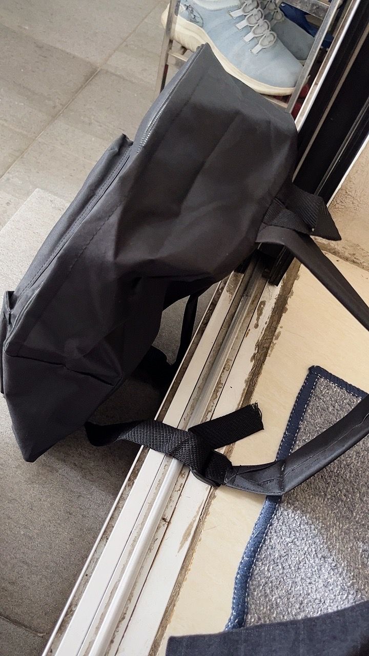 Tas Ransel Sekolah Polos Pria Wanita - Desain Simpel, Ringan, Uniseks Ukuran 37x42cm Muat Laptop - Foto ulasan pembeli