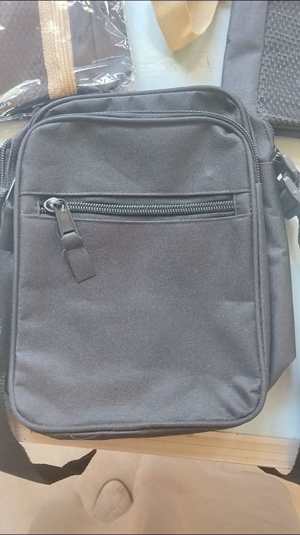 TAS SELEMPANG FULL BLACK KEKINIAN PRIA WANITA - foto 5 dari 10