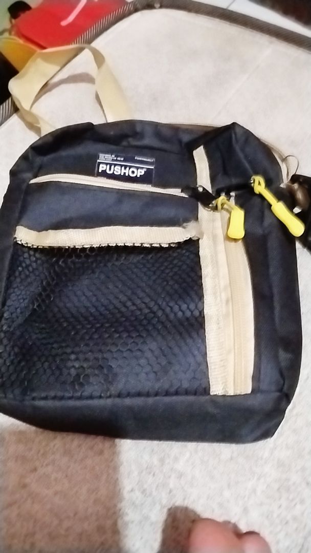 TAS SELEMPANG FULL BLACK KEKINIAN PRIA WANITA - Foto ulasan pembeli