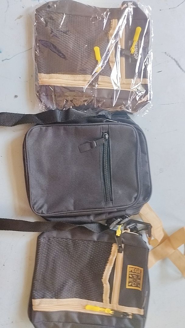 TAS SELEMPANG FULL BLACK KEKINIAN PRIA WANITA - Foto ulasan pembeli
