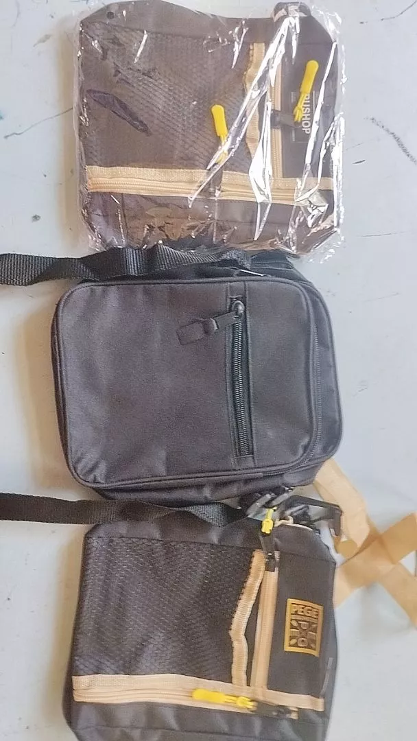 TAS SELEMPANG FULL BLACK KEKINIAN PRIA WANITA - Foto ulasan pembeli