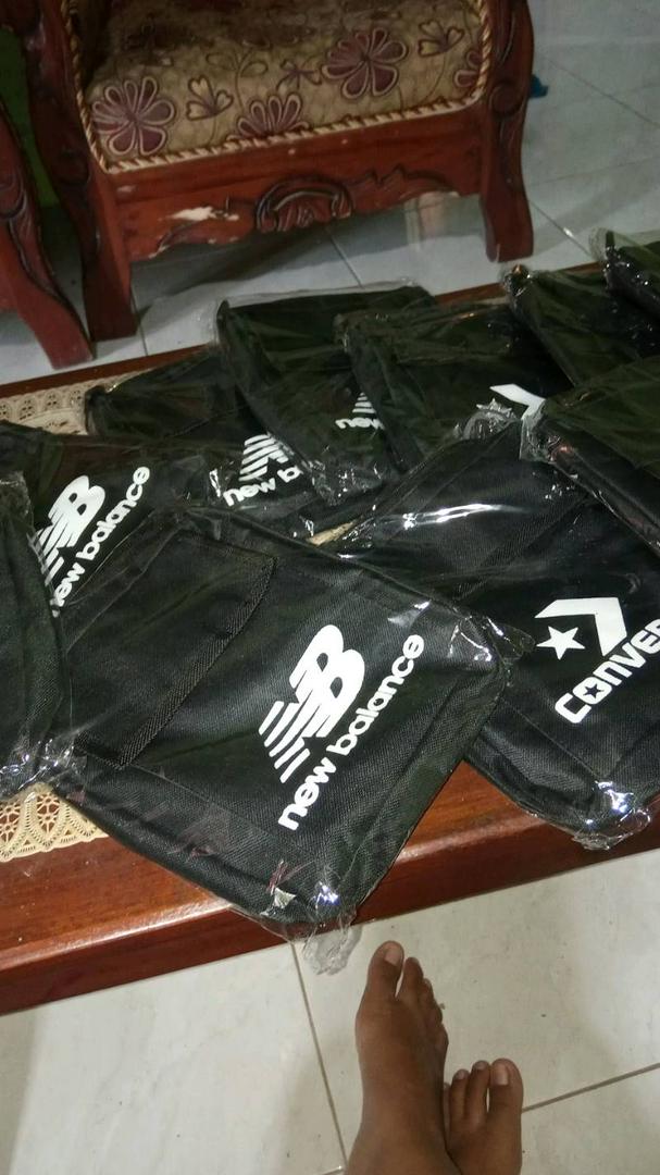Tas Selempang Mini Pria Wanita Diskon 99% - foto 2 dari 10