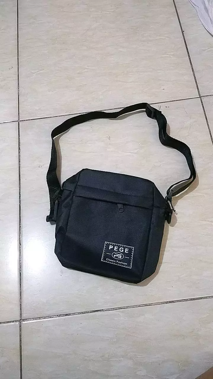 Tas Selempang Pria Polos Hitam Keren Murah - Foto ulasan pembeli
