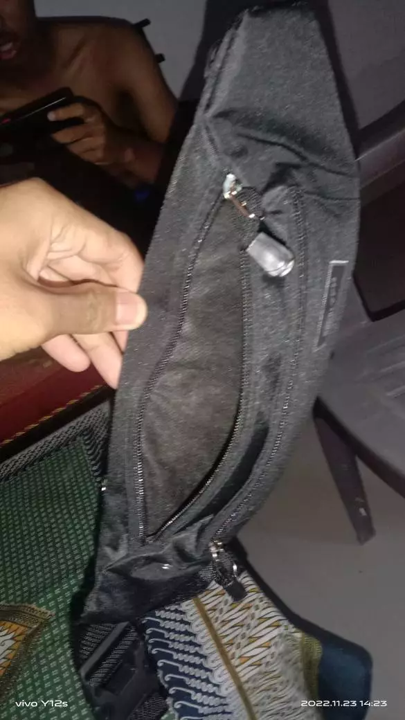 Tas Selempang Pria Trendy Praktis Untuk Outdoor - Foto ulasan pembeli