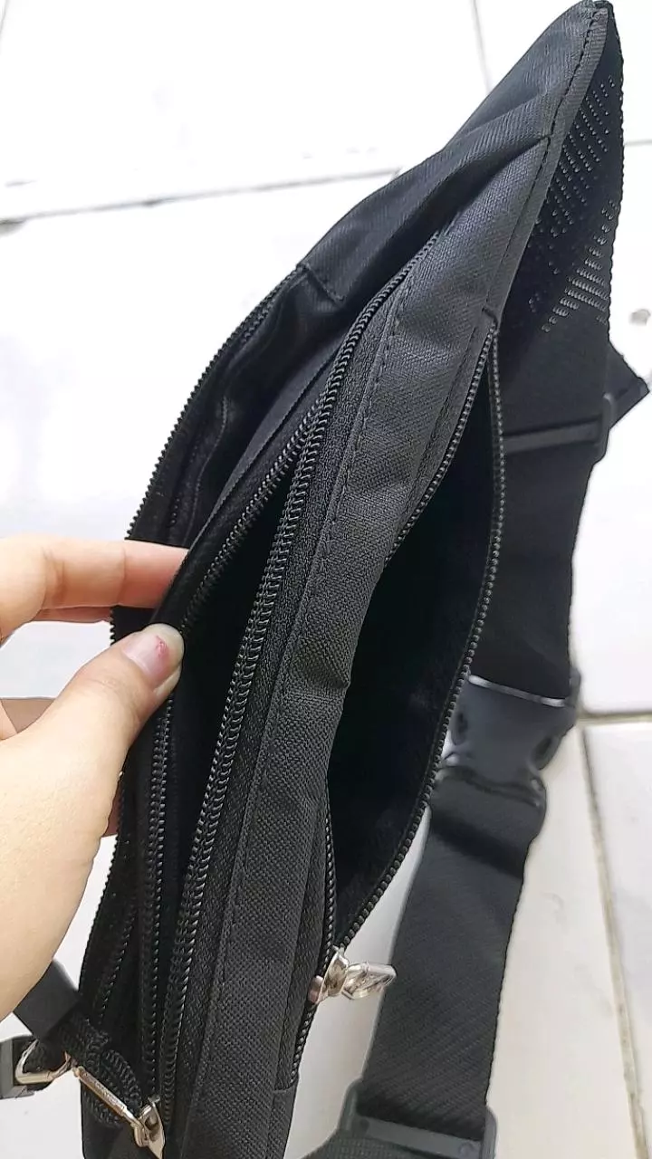 Tas Selempang Pria Trendy Praktis Untuk Outdoor - Foto ulasan pembeli