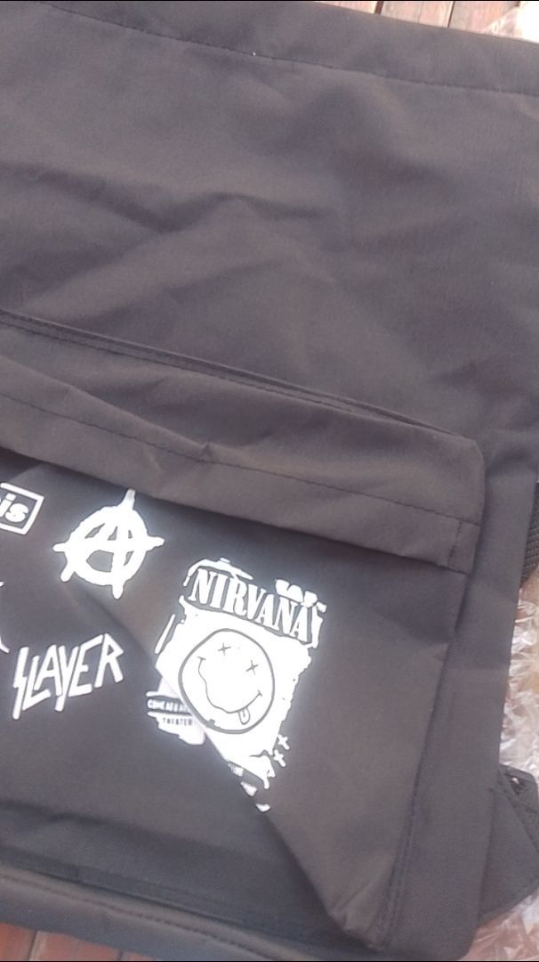 Tas Serut Multifungsi Ringan Bahan Tebal Stringbag Laki Laki Sekolah Traveling Kerja Motif Band Metal Kekinian - Foto ulasan pembeli