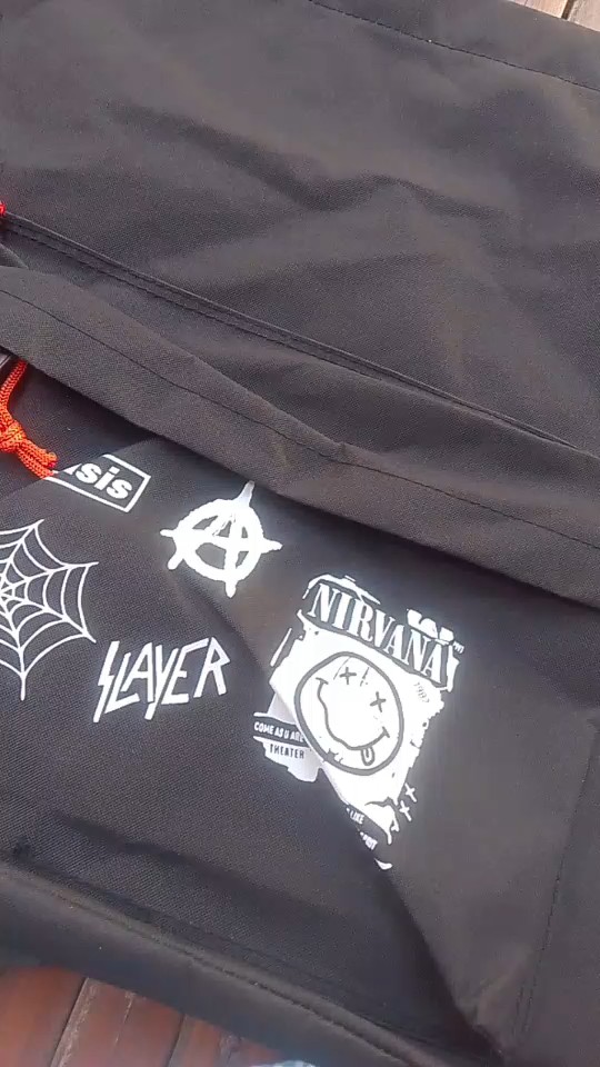 Tas Serut Multifungsi Ringan Bahan Tebal Stringbag Laki Laki Sekolah Traveling Kerja Motif Band Metal Kekinian - Foto ulasan pembeli