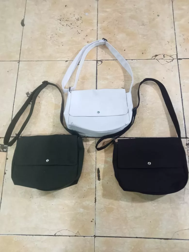 Tas Slengkang Kanvas Unisex Tali Tebal Kuat - Foto ulasan pembeli