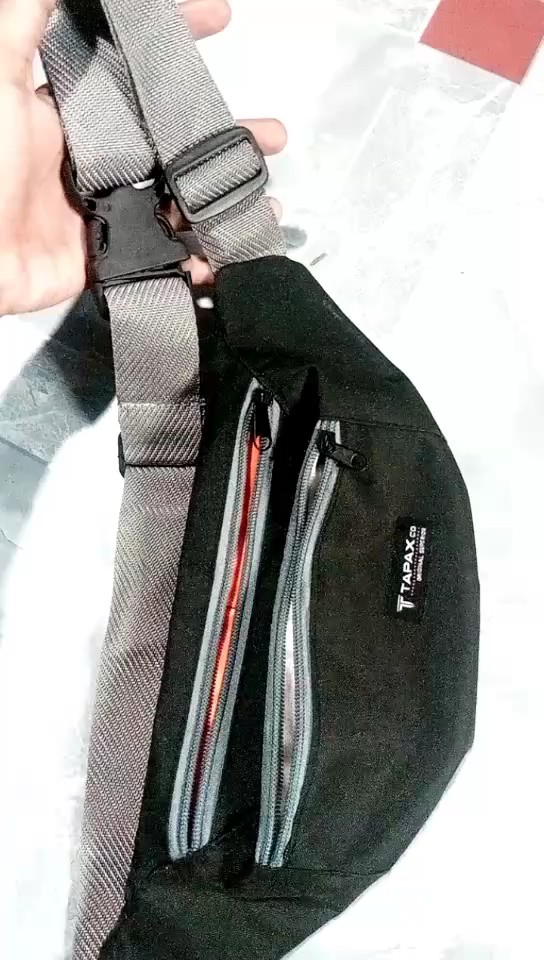 Tas Waistbag New Tapax minion jimmy navy FREE PIN SMILE - Foto ulasan pembeli