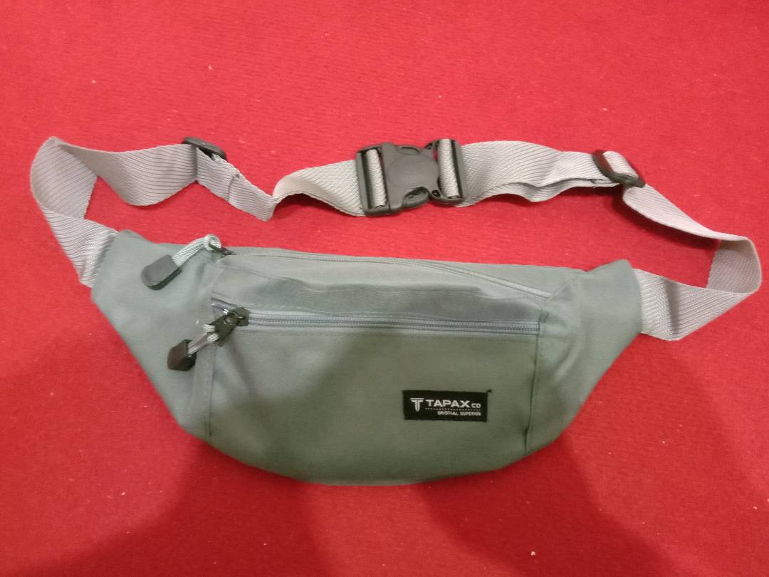 Tas Waistbag New Tapax minion jimmy navy FREE PIN SMILE - Foto ulasan pembeli