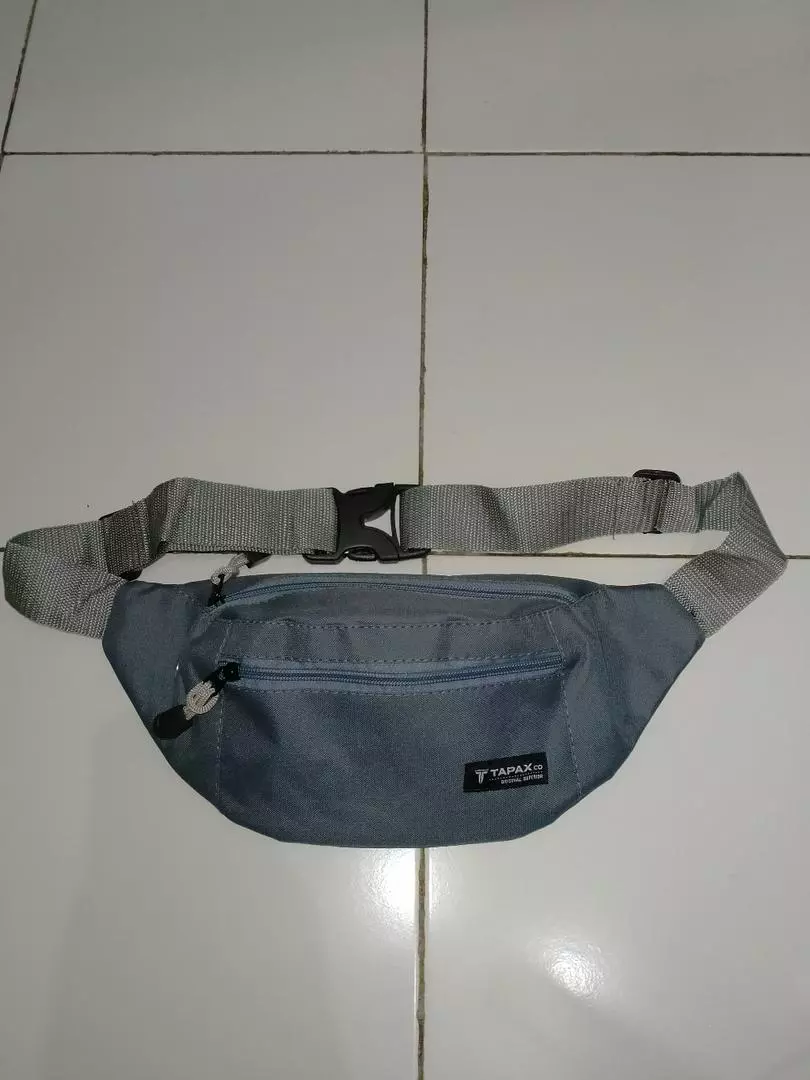 Tas Waistbag New Tapax minion jimmy navy FREE PIN SMILE - Foto ulasan pembeli