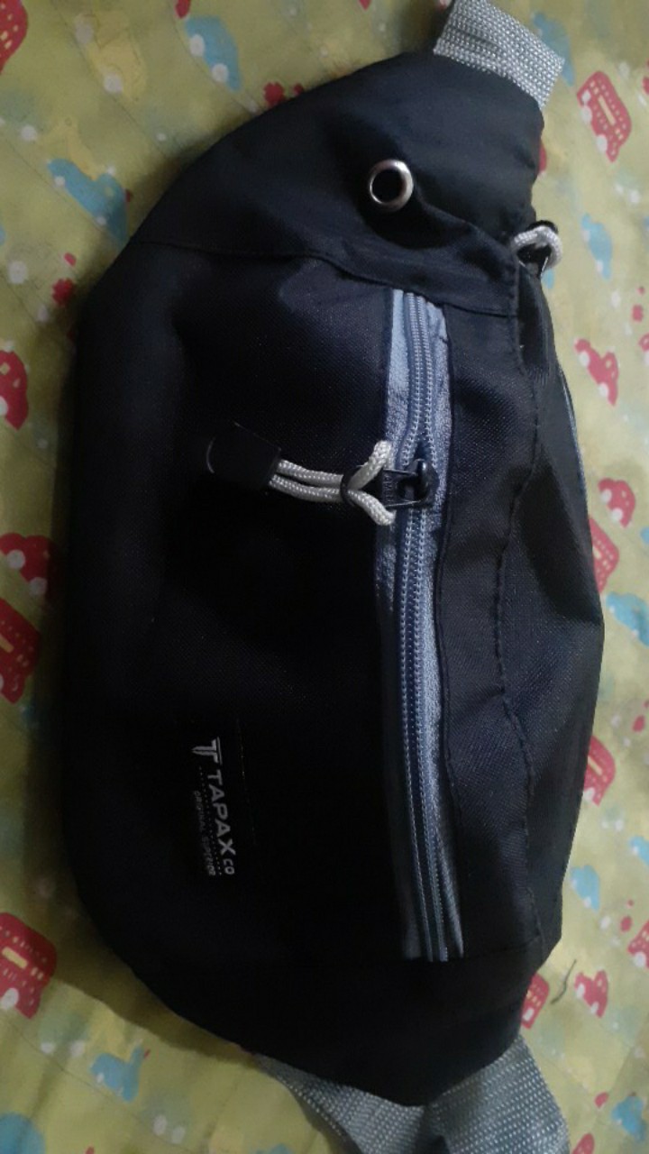 Tas Waistbag New Tapax minion jimmy navy FREE PIN SMILE - Foto ulasan pembeli