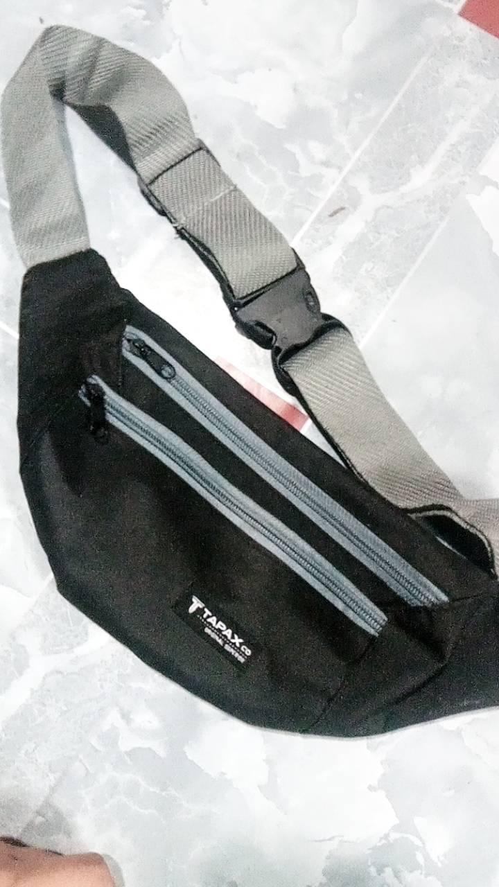 Tas Waistbag New Tapax minion jimmy navy FREE PIN SMILE - Foto ulasan pembeli
