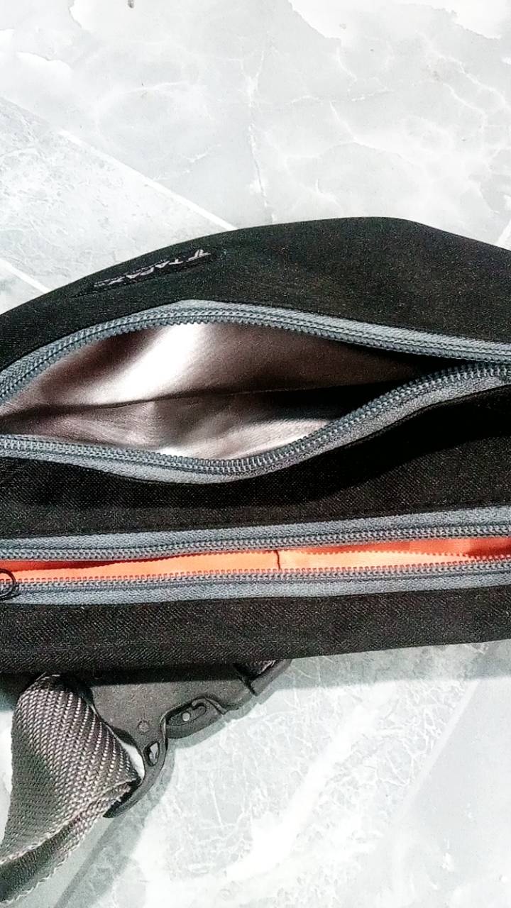 Tas Waistbag New Tapax minion jimmy navy FREE PIN SMILE - Foto ulasan pembeli