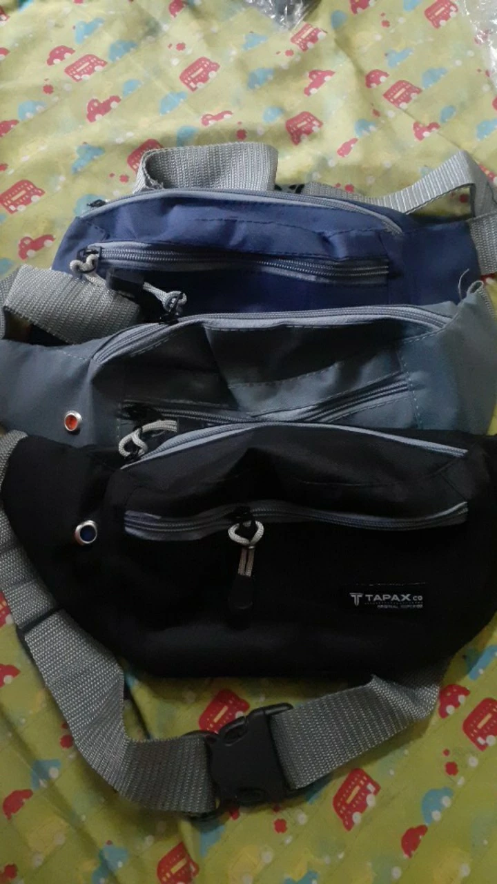 Tas Waistbag New Tapax minion jimmy navy FREE PIN SMILE - Foto ulasan pembeli