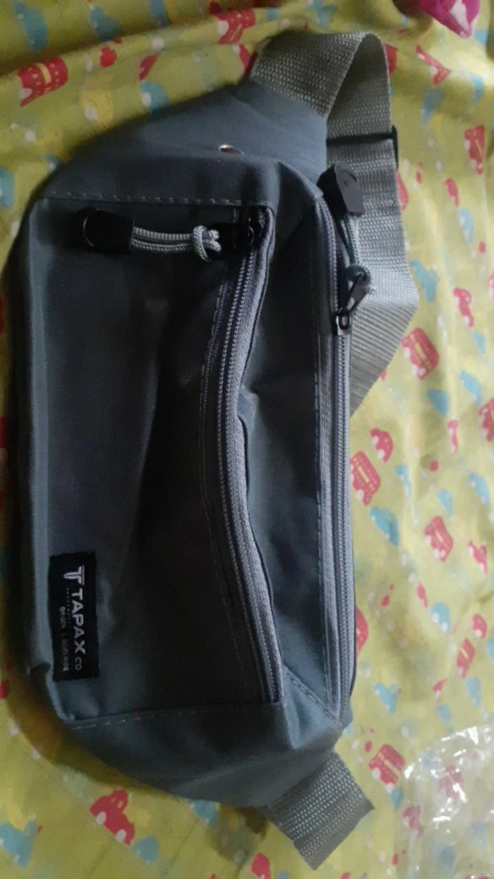 Tas Waistbag New Tapax minion jimmy navy FREE PIN SMILE - Foto ulasan pembeli